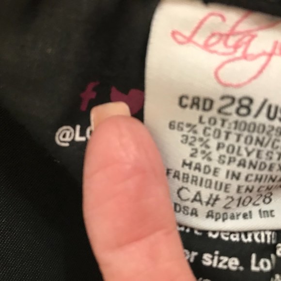 Lola Jeans, Cynthina,  Mid Rise, Flare Jet Black . size 4 or Cad 28 - Picture 7 of 7